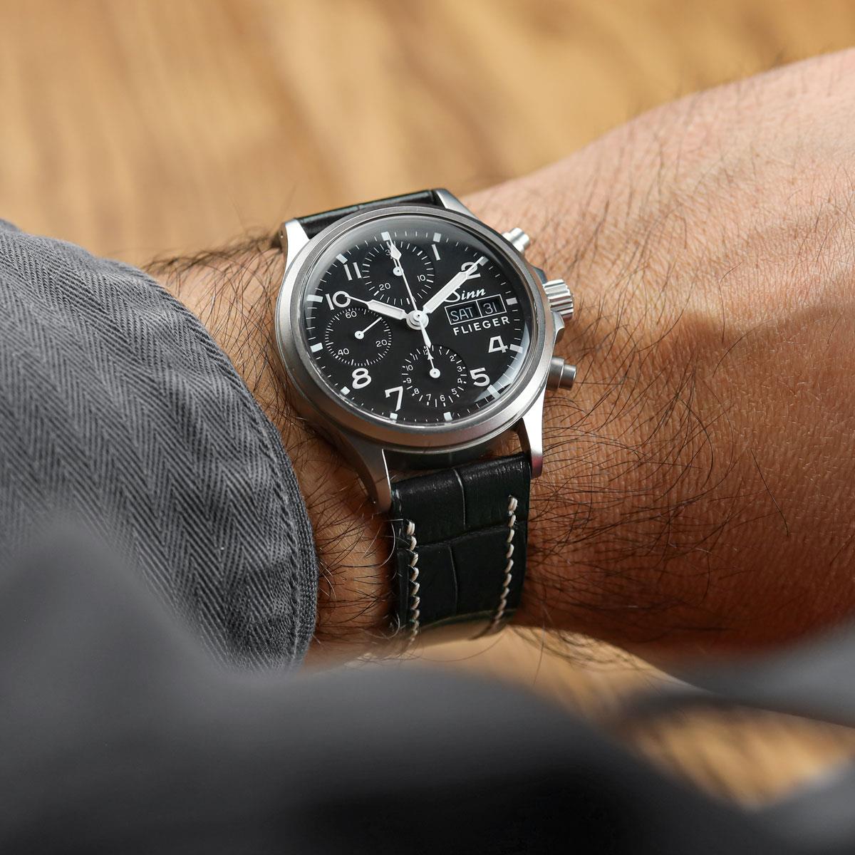 Arnm Handgefertigtes Kalbsleder-Armband mit Alligator-Design in Schwarz