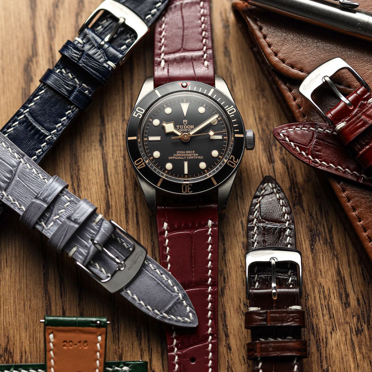 Arhem Handgenähter Uhrenarmband aus Kalbsleder mit Krokoprägung in Grau