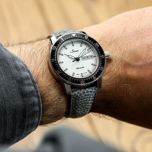 Adassa Gepolsterte Lederarmband für Uhren - Kaviar Mattblau