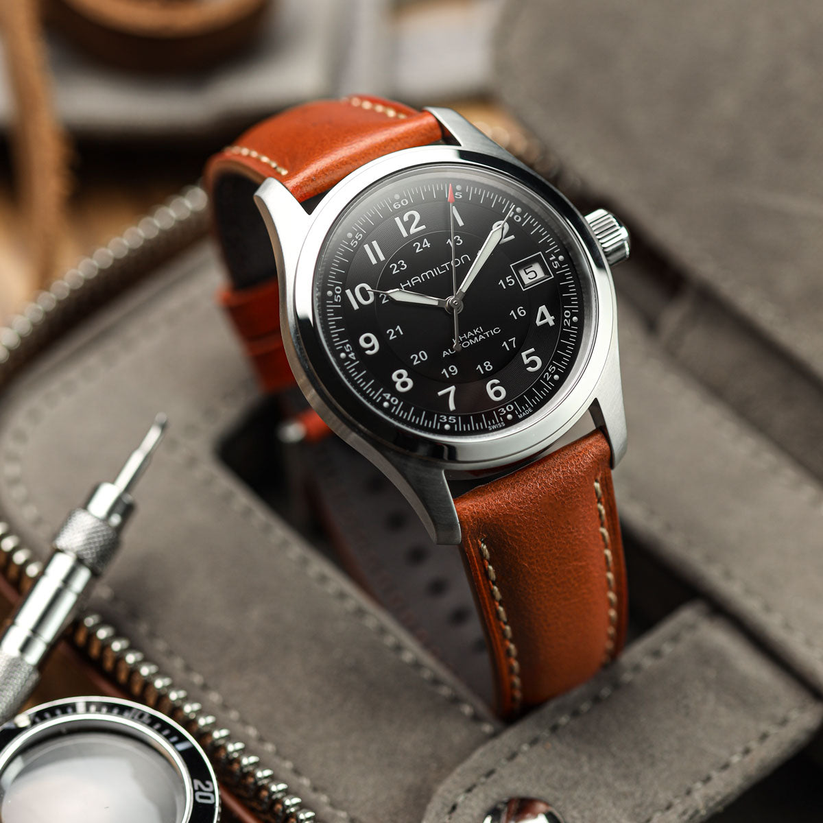 Band de reloj de cuero genuino acolchado Tenby en color marrón oscuro clásico